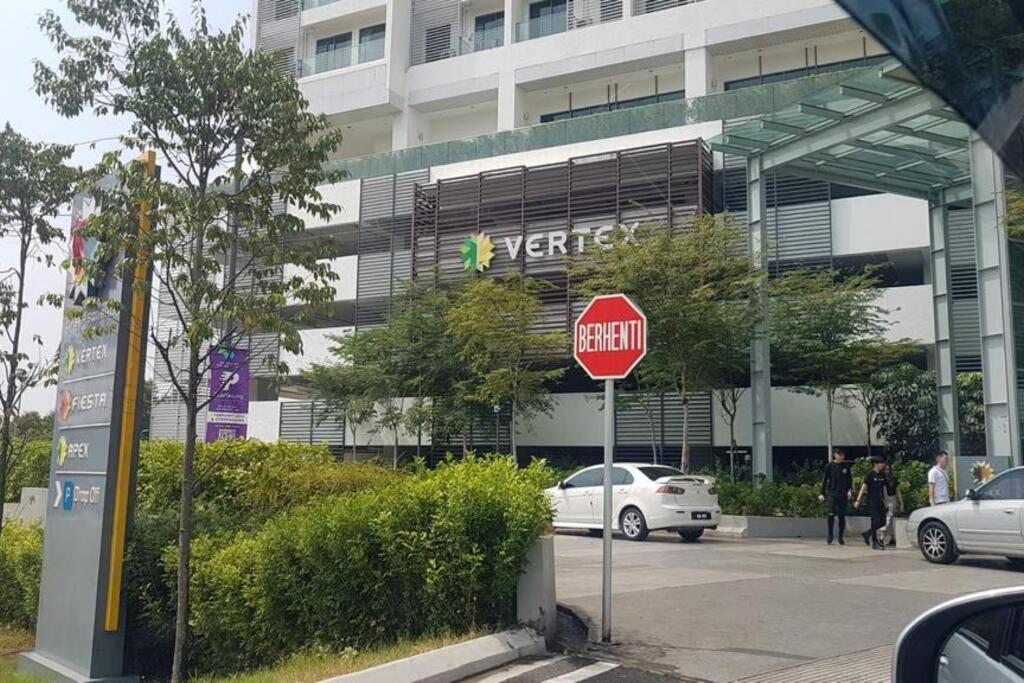 Cybersquare Lakeview With Netflix And Disney Hotstar Cyberjaya Dış mekan fotoğraf