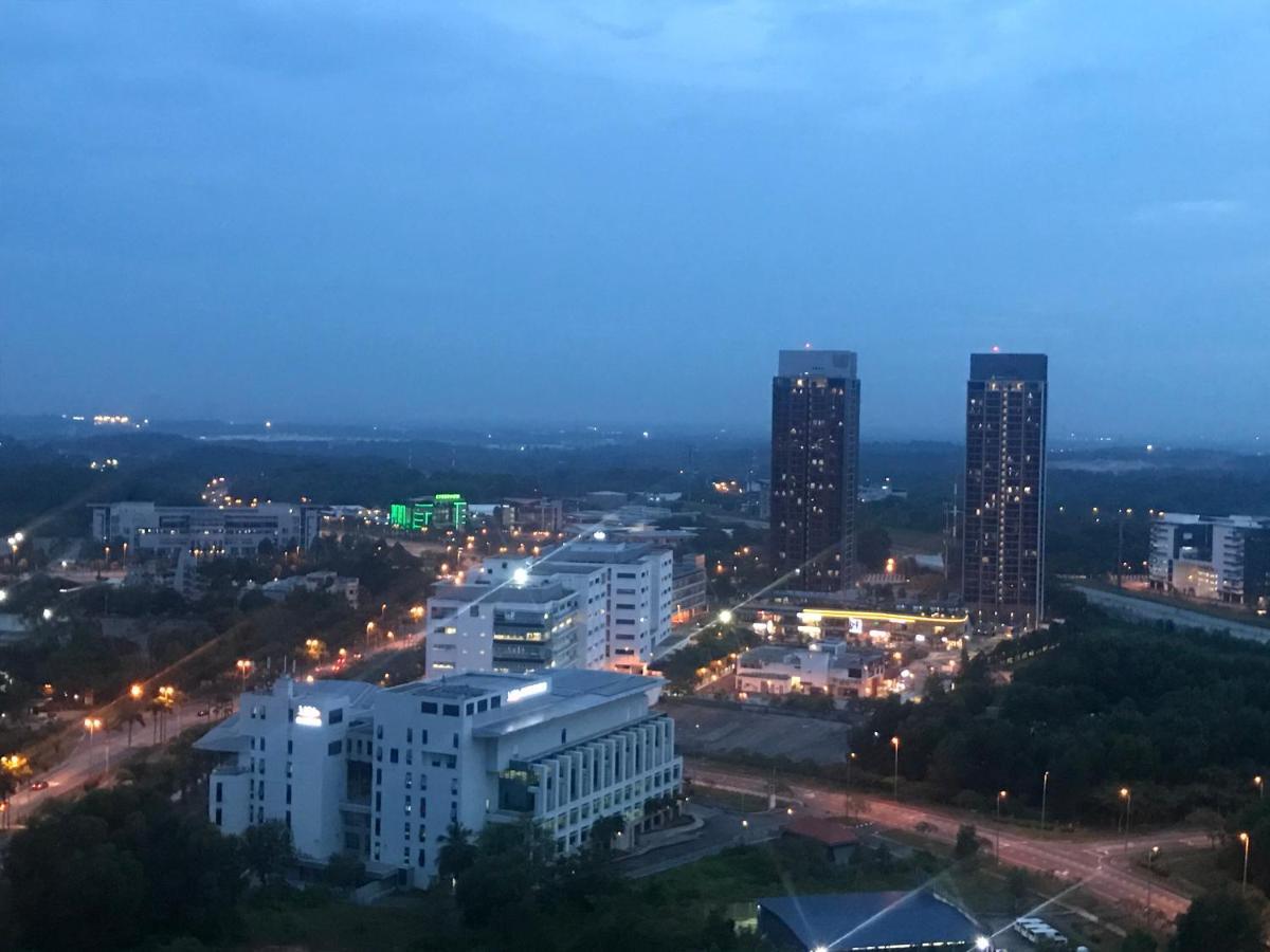 Cybersquare Lakeview With Netflix And Disney Hotstar Cyberjaya Dış mekan fotoğraf